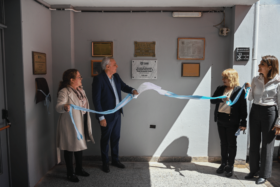 Julio Zamora reafirmó el compromiso con la educación en el 80 aniversario de la Escuela Técnica N° 5 de Tigre Julio Zamora reafirmó el compromiso con la educación en el 80 aniversario de la Escuela Técnica N° 5 de Tigre